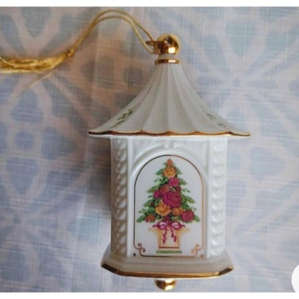 Royal Albert First in Series Seasons of Colour Old Country Roses Ornament